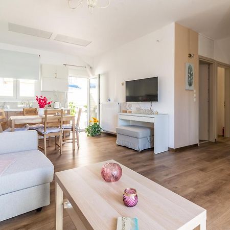 Sophia'S Comfortable Home With A Private Backyard Gazi Екстериор снимка
