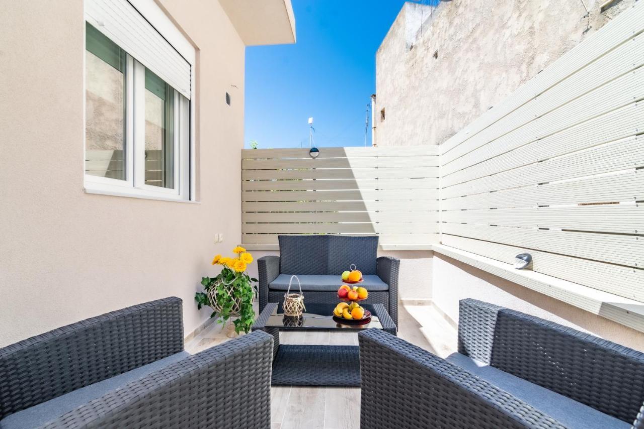 Sophia'S Comfortable Home With A Private Backyard Gazi Екстериор снимка