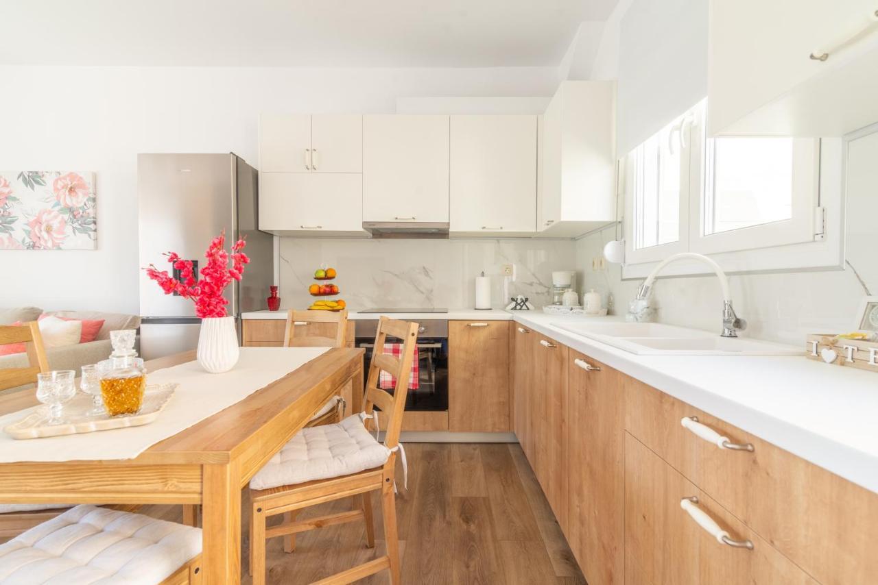 Sophia'S Comfortable Home With A Private Backyard Gazi Екстериор снимка